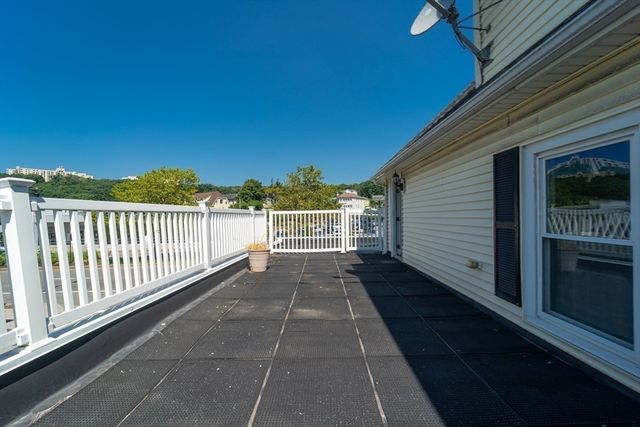 377 Shrewsbury St, Worcester, MA 01604