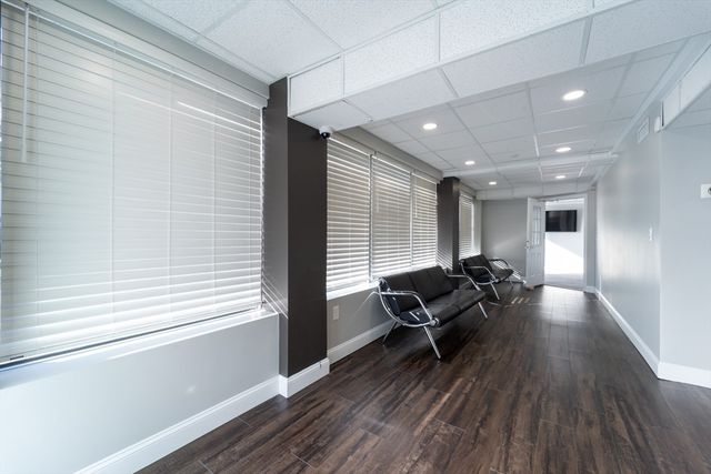 377 Shrewsbury St, Worcester, MA 01604
