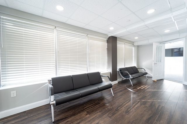 377 Shrewsbury St, Worcester, MA 01604