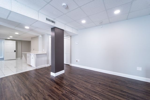 377 Shrewsbury St, Worcester, MA 01604