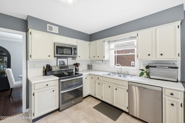 213 Club Oak Ct, Louisville, KY 40223