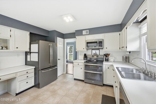 213 Club Oak Ct, Louisville, KY 40223