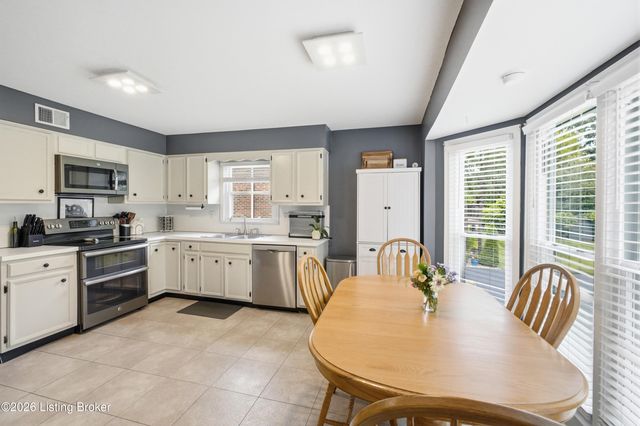 213 Club Oak Ct, Louisville, KY 40223
