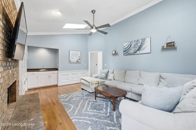 213 Club Oak Ct, Louisville, KY 40223