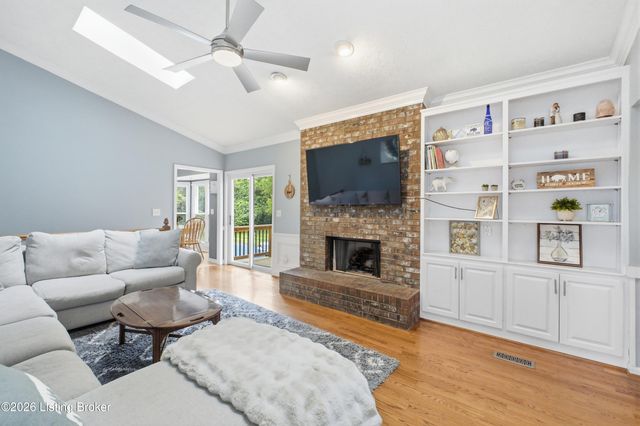 213 Club Oak Ct, Louisville, KY 40223