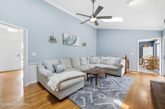 213 Club Oak Ct, Louisville, KY 40223