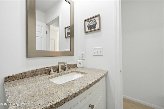 213 Club Oak Ct, Louisville, KY 40223