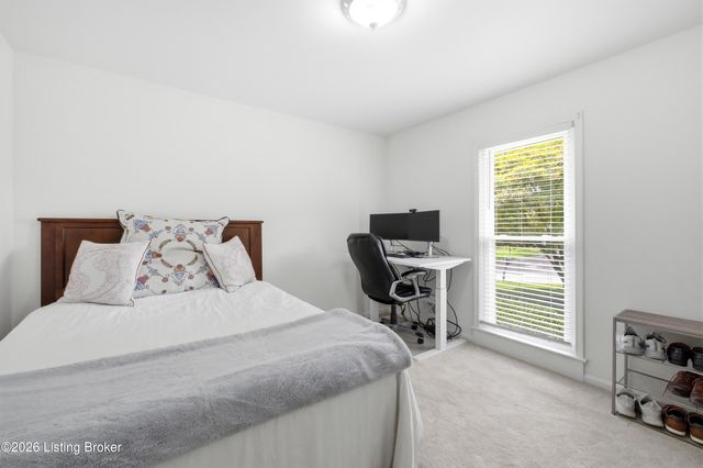 213 Club Oak Ct, Louisville, KY 40223