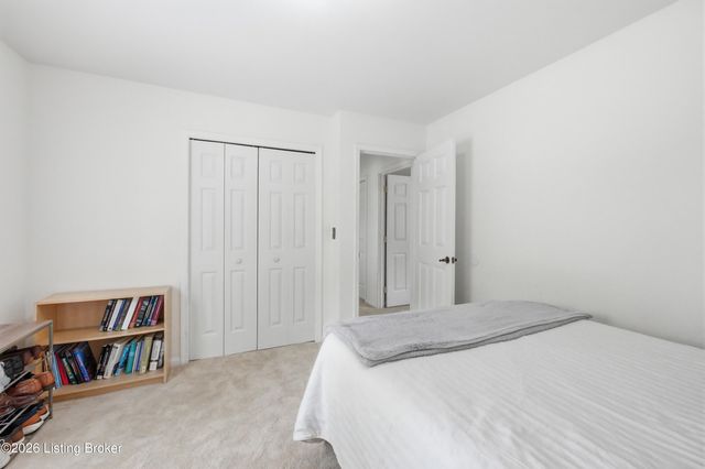 213 Club Oak Ct, Louisville, KY 40223