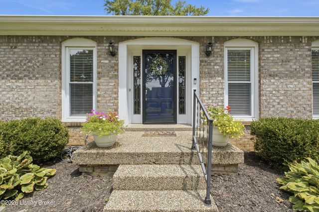 213 Club Oak Ct, Louisville, KY 40223