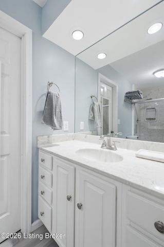 213 Club Oak Ct, Louisville, KY 40223