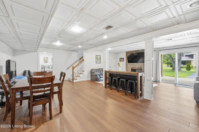 213 Club Oak Ct, Louisville, KY 40223
