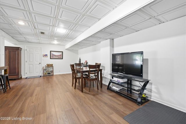 213 Club Oak Ct, Louisville, KY 40223