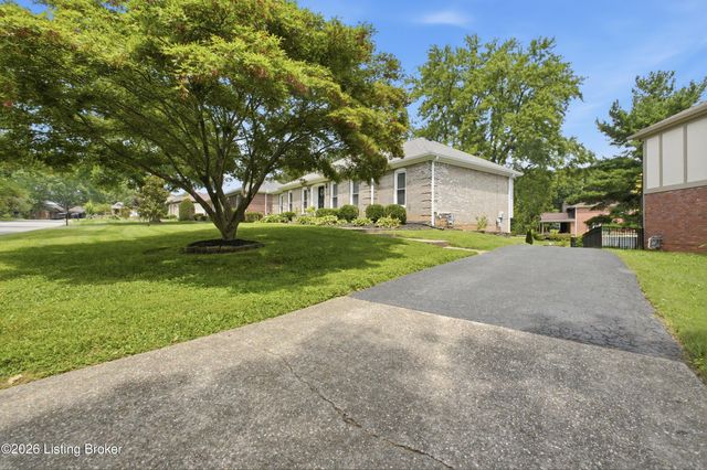 213 Club Oak Ct, Louisville, KY 40223