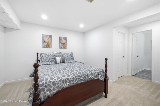 213 Club Oak Ct, Louisville, KY 40223