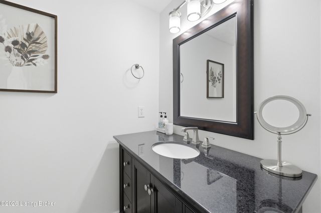 213 Club Oak Ct, Louisville, KY 40223