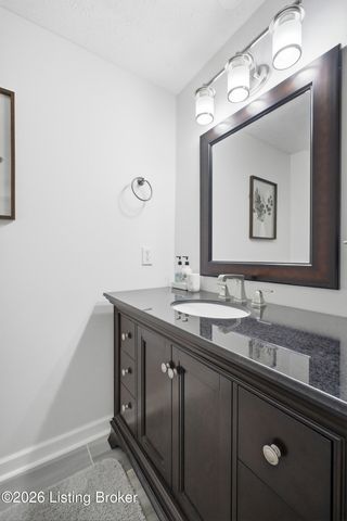 213 Club Oak Ct, Louisville, KY 40223