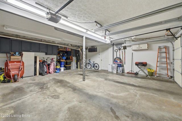 213 Club Oak Ct, Louisville, KY 40223