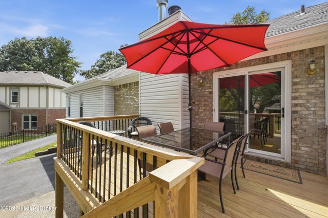 213 Club Oak Ct, Louisville, KY 40223