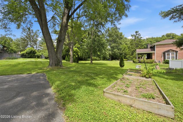 213 Club Oak Ct, Louisville, KY 40223