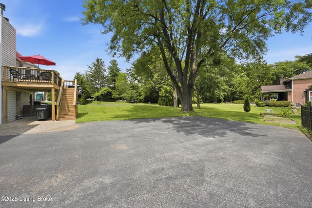 213 Club Oak Ct, Louisville, KY 40223