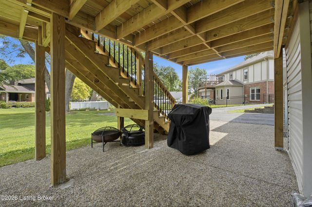 213 Club Oak Ct, Louisville, KY 40223