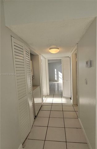 211 Lake Pointe Dr 102, Oakland Park, FL 33309