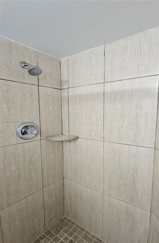 211 Lake Pointe Dr 102, Oakland Park, FL 33309