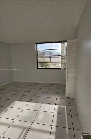 211 Lake Pointe Dr 102, Oakland Park, FL 33309