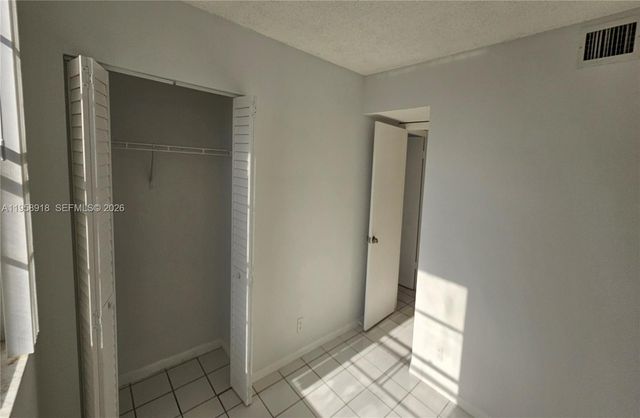 211 Lake Pointe Dr 102, Oakland Park, FL 33309