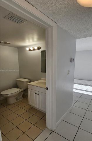 211 Lake Pointe Dr 102, Oakland Park, FL 33309