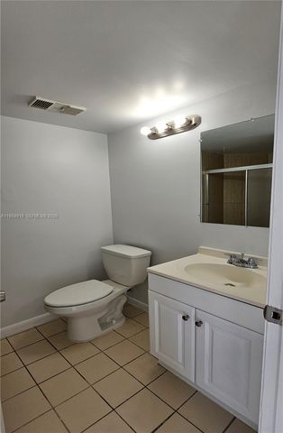 211 Lake Pointe Dr 102, Oakland Park, FL 33309