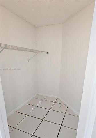 211 Lake Pointe Dr 102, Oakland Park, FL 33309