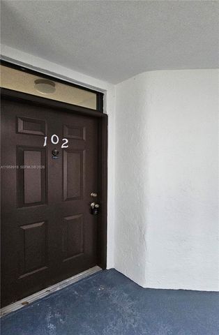 211 Lake Pointe Dr 102, Oakland Park, FL 33309