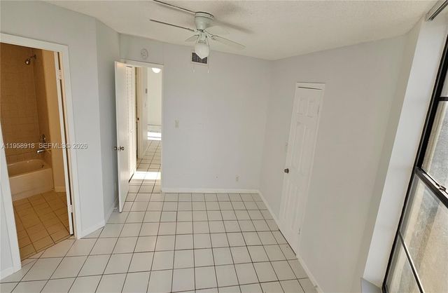 211 Lake Pointe Dr 102, Oakland Park, FL 33309