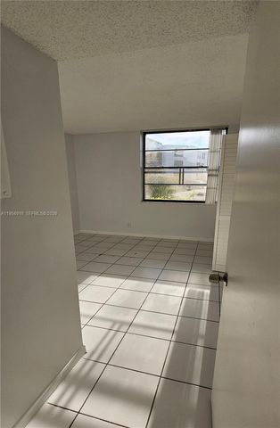 211 Lake Pointe Dr 102, Oakland Park, FL 33309