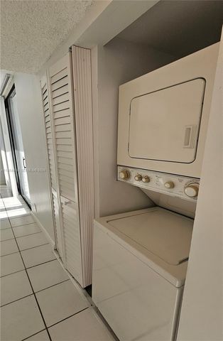 211 Lake Pointe Dr 102, Oakland Park, FL 33309