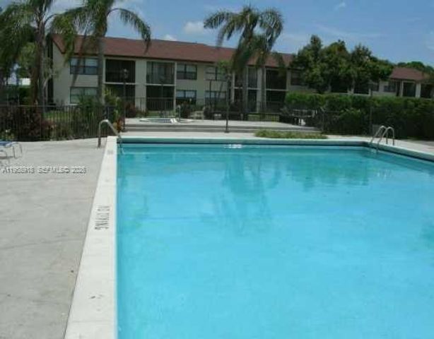 211 Lake Pointe Dr 102, Oakland Park, FL 33309