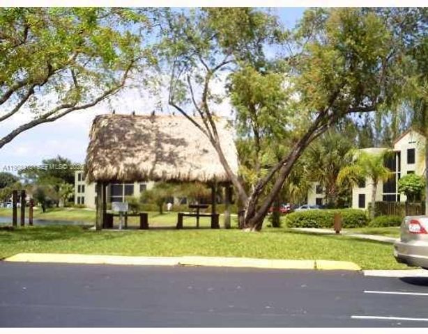 211 Lake Pointe Dr 102, Oakland Park, FL 33309