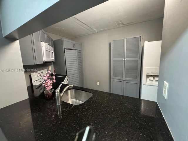 855 NE 209th St 102-34, Miami, FL 33179