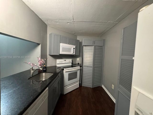 855 NE 209th St 102-34, Miami, FL 33179