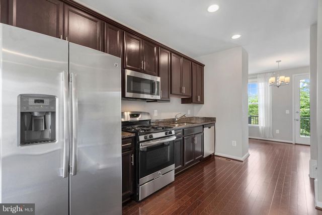42298 LANCASTER WOODS SQ, Chantilly, VA 20152