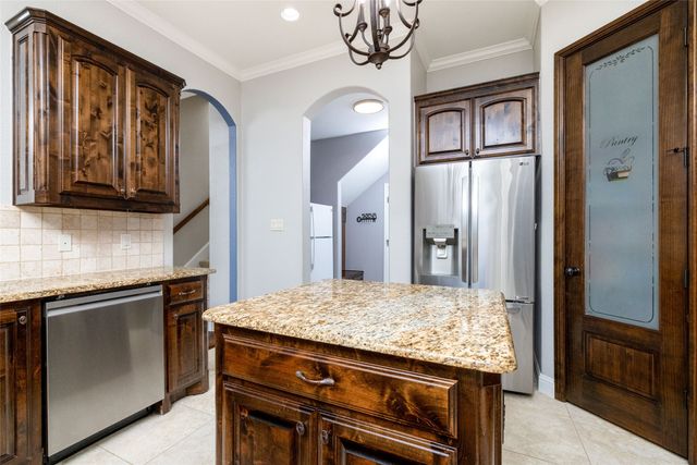 7112 CHIMNEY CREEK Drive, North Richland Hills, TX 76182