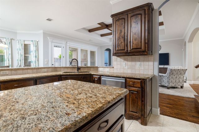 7112 CHIMNEY CREEK Drive, North Richland Hills, TX 76182