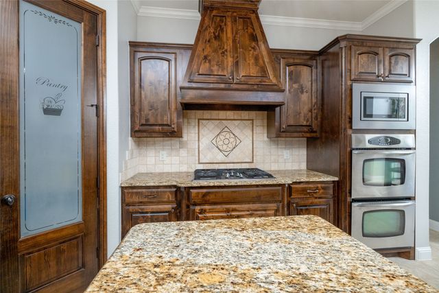 7112 CHIMNEY CREEK Drive, North Richland Hills, TX 76182