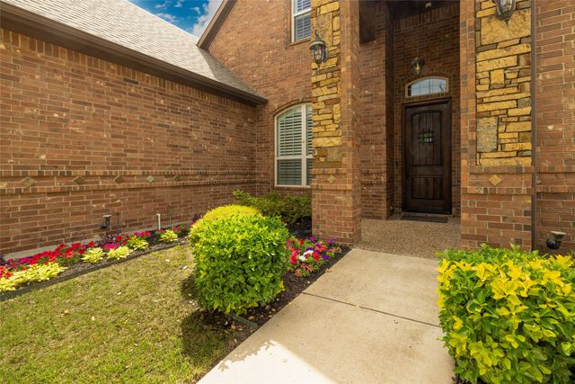 7112 CHIMNEY CREEK Drive, North Richland Hills, TX 76182