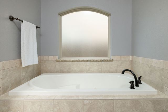 7112 CHIMNEY CREEK Drive, North Richland Hills, TX 76182