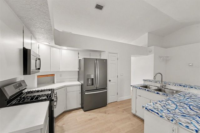 26166 NEWCOMBE CIR, Leesburg, FL 34748