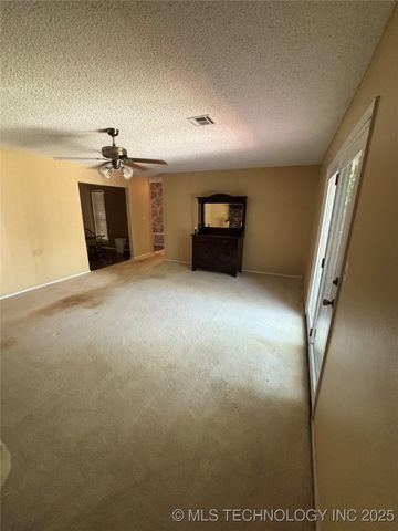 1581 S Woodland Road, Muskogee, OK 74403