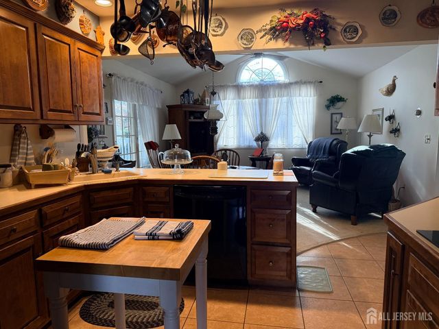 51 Adams Street, Edison, NJ 08820